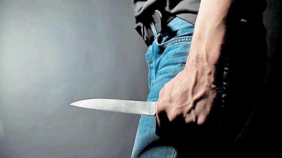 Λήστεψαν νεαρό Ρουμάνο με την απειλή μαχαιριού στο Αίγιο